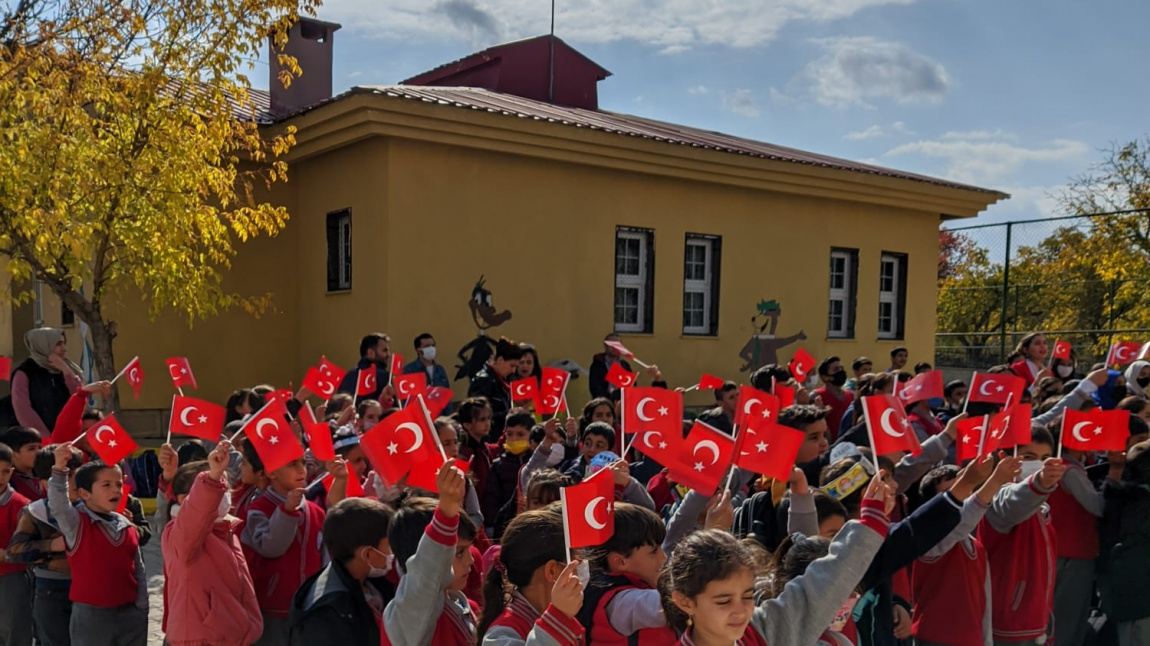 Okulumuzda 29 Ekim Cumhuriyet Bayramı coşkuyla kutlandı.